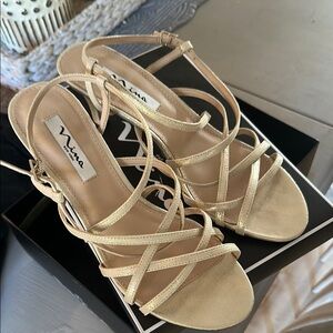 ✨NINA Gold Strappy Women's Sandals✨